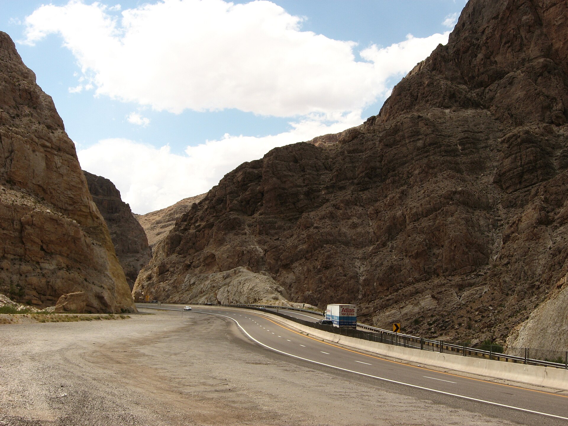 las vegas to zion national park drive — Interstate 15 through the Virgin River Gorge, the main route into Utah